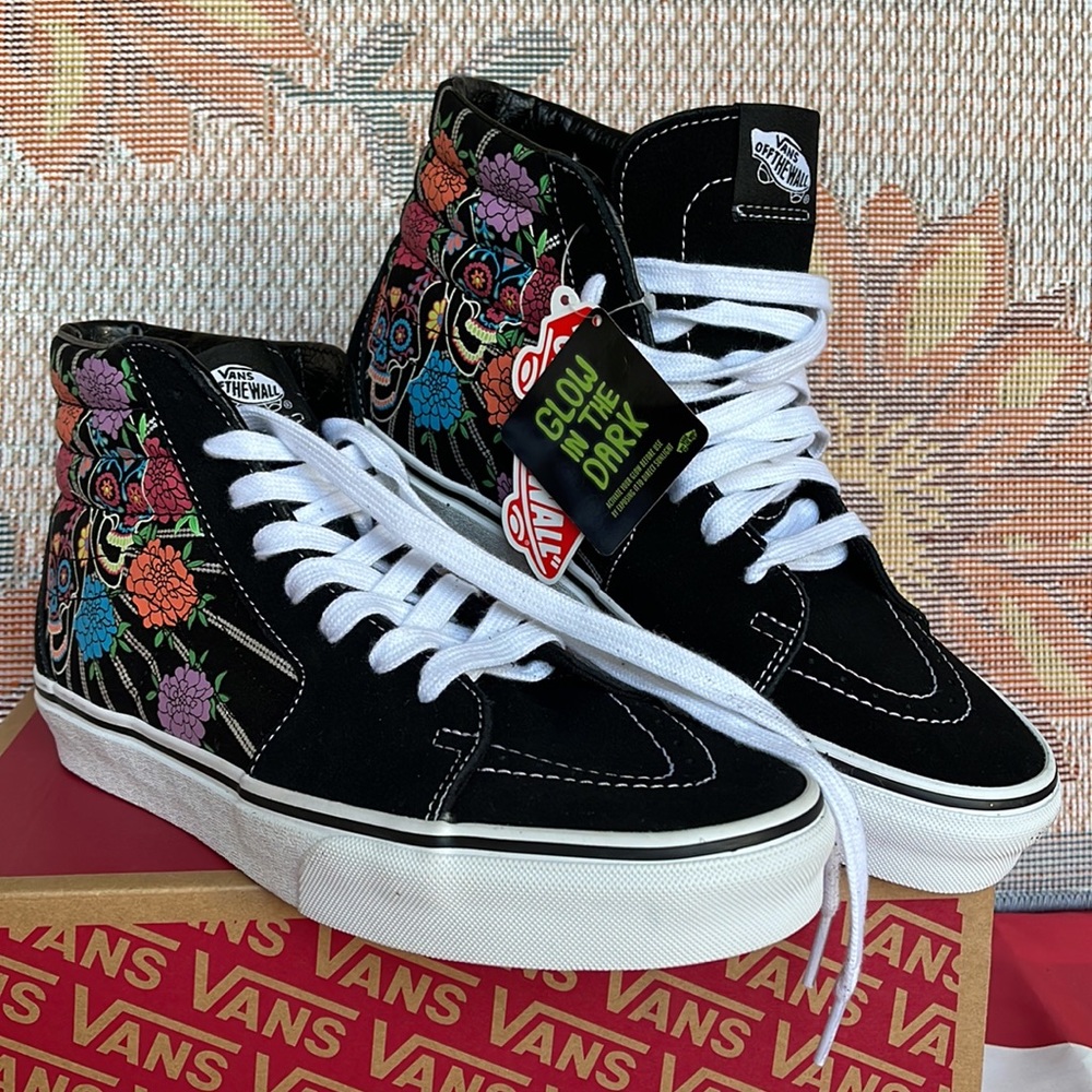 Vans Sk8-Hi
Dia De Los Muertos Black/
VNOA7Q5NBMW
Men’s sneakers - Picture 5 of 16